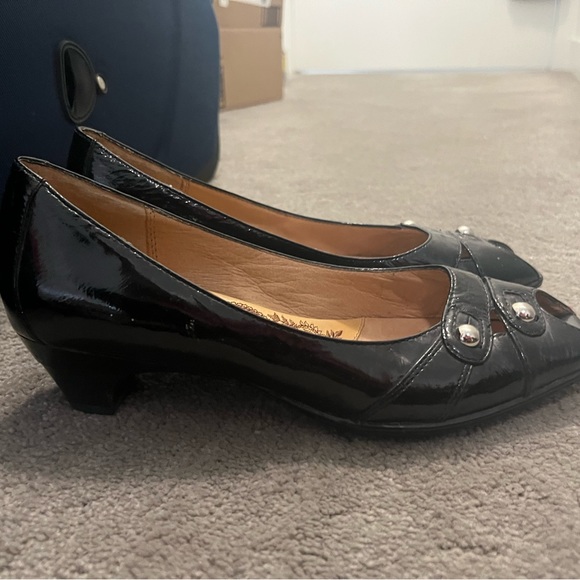 Near Perfect Condition Sofft European Peep Toe Low Slip On Black Leather Heels - Picture 4 of 6